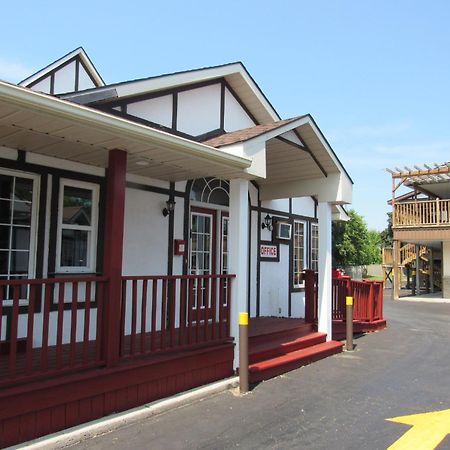 Cedar Lodge Motel ゴドリッチ エクステリア 写真