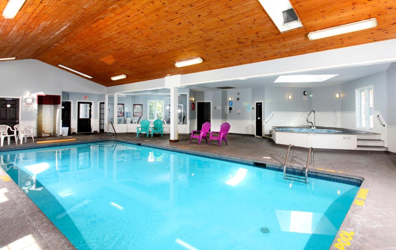 Cedar Lodge Motel ゴドリッチ エクステリア 写真