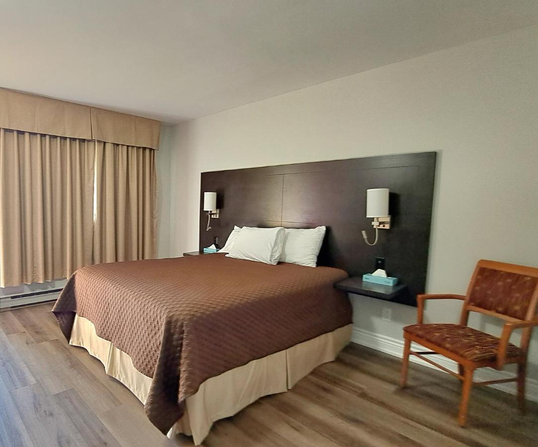 Cedar Lodge Motel ゴドリッチ エクステリア 写真
