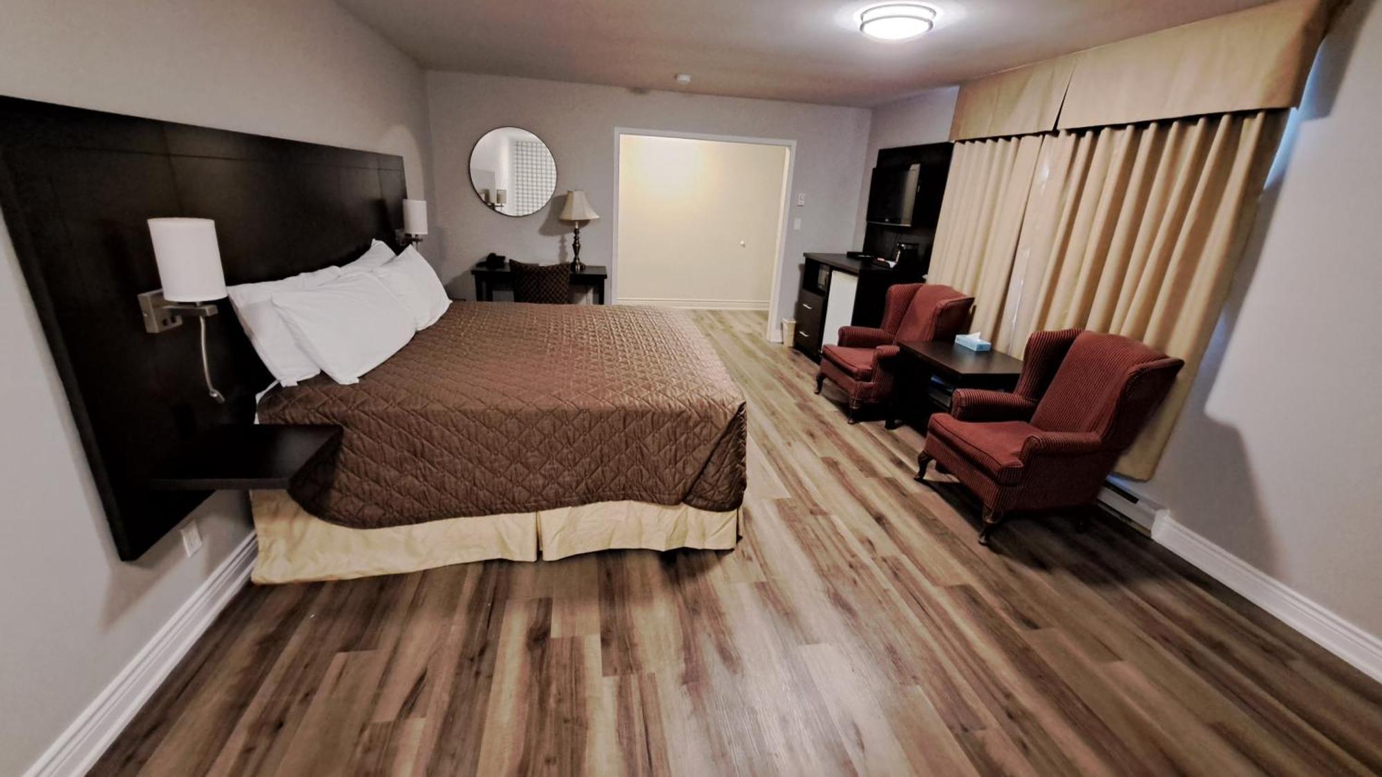 Cedar Lodge Motel ゴドリッチ エクステリア 写真