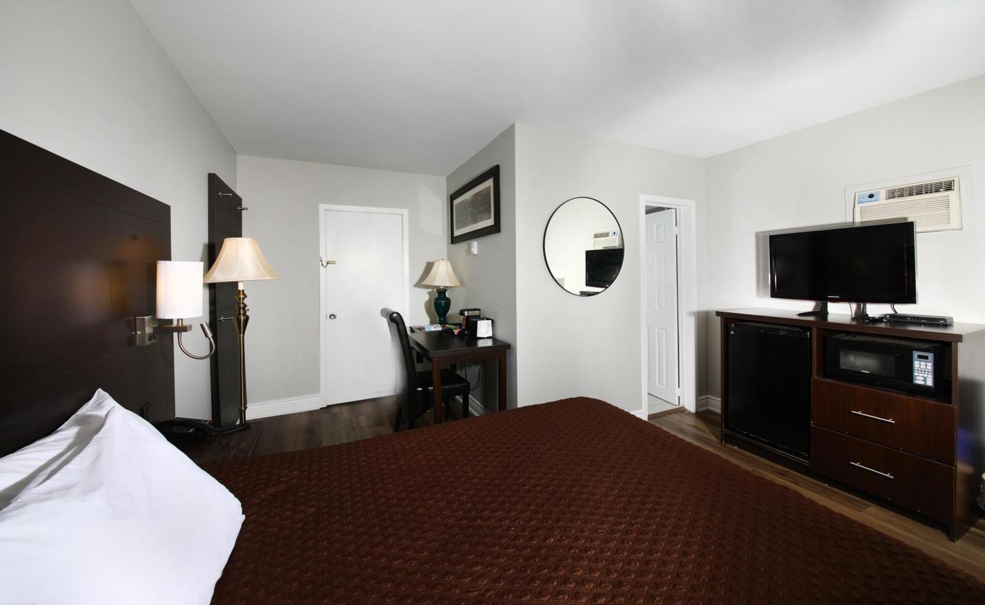 Cedar Lodge Motel ゴドリッチ エクステリア 写真