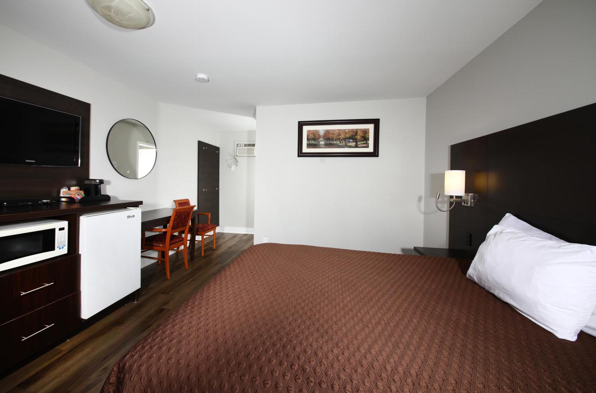 Cedar Lodge Motel ゴドリッチ エクステリア 写真