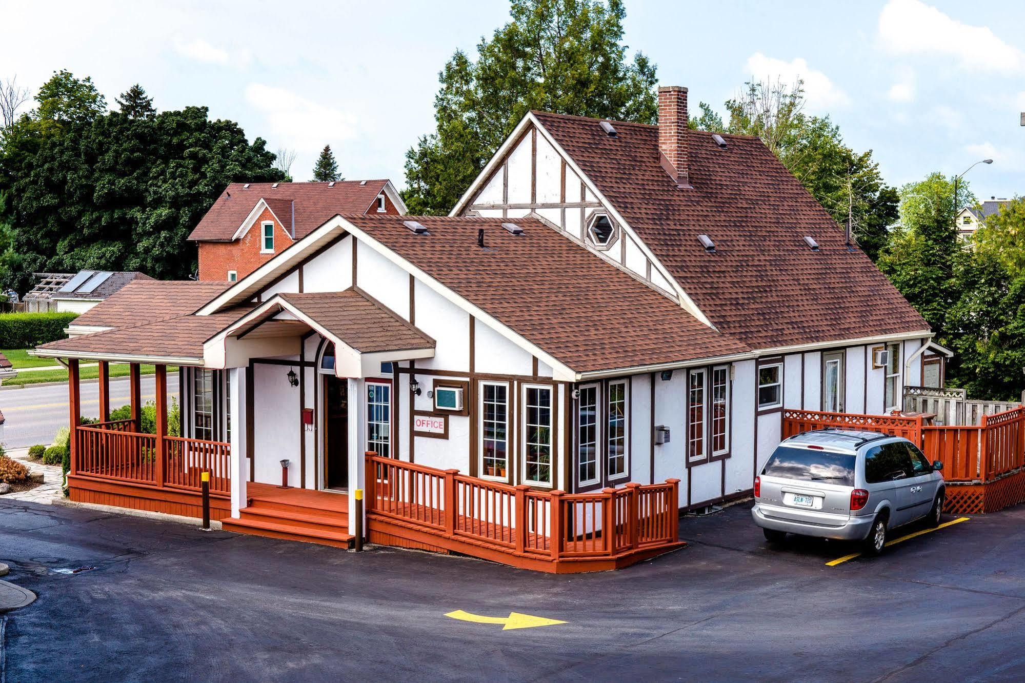 Cedar Lodge Motel ゴドリッチ エクステリア 写真
